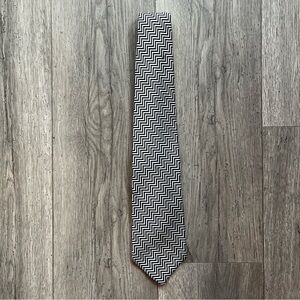 Geoffrey Beene Men’s Neck Tie Chevron Black White Silk Workwear Dressy Formal